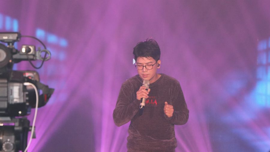 邁銳光電2019年聯(lián)歡晚會(huì)\歌曲-一生中最愛.jpg 邁銳光電2019年聯(lián)歡晚會(huì)\歌曲-一生中最愛jpg