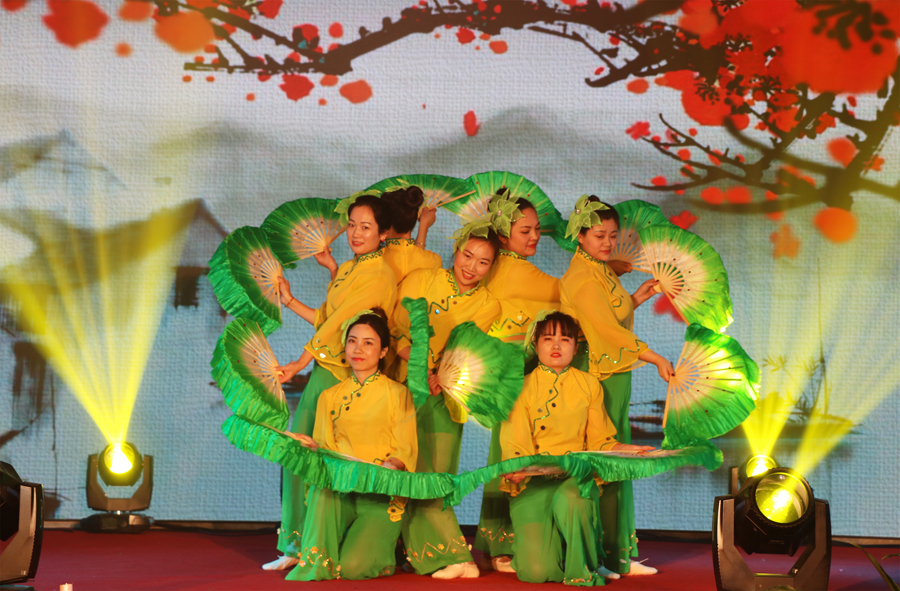 邁銳光電2019年聯(lián)歡晚會(huì)\舞蹈-落花.jpg 邁銳光電2019年聯(lián)歡晚會(huì)\舞蹈-落花.jpg